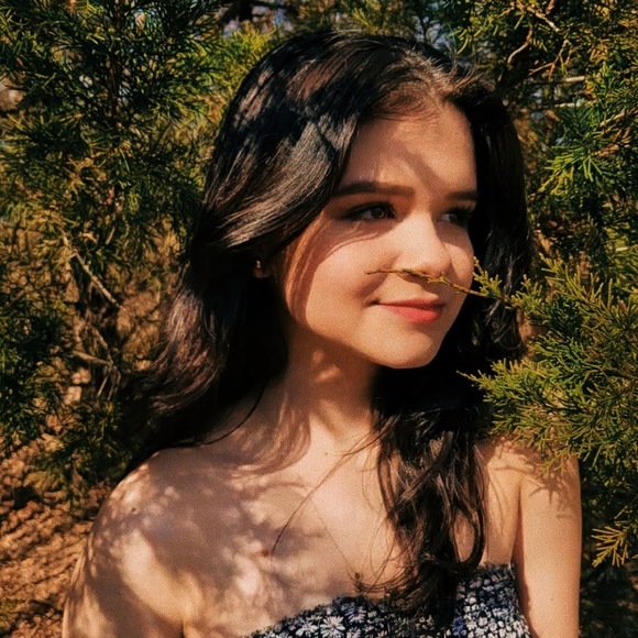 Meet your Posher, Mel - Picture 1 of 1